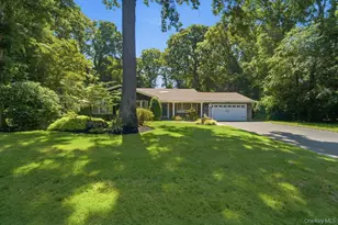 20 Oaktree Dr, Smithtown, NY 11787 - Photo 2