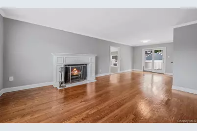 453 Dartmouth Street, Westbury, NY 11590 - Photo 4