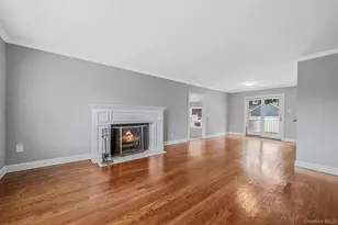 453 Dartmouth St, Westbury, NY 11590 - Photo 4