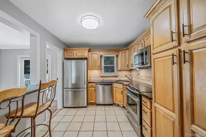 453 Dartmouth Street, Westbury, NY 11590 - Photo 6