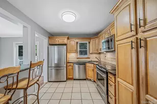 453 Dartmouth St, Westbury, NY 11590 - Photo 6