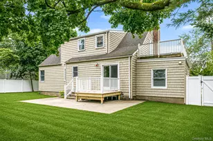 453 Dartmouth St, Westbury, NY 11590 - Photo 2