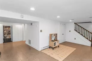 625 S 10th St, New Hyde Park, NY 11040 - Photo 12
