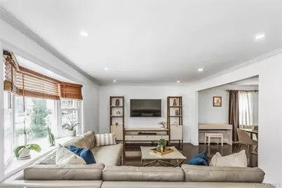 625 S 10th Street, New Hyde Park, NY 11040 - Photo 2