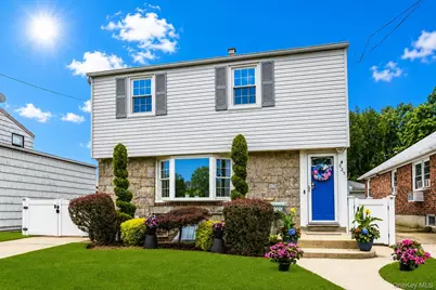 625 S 10th Street, New Hyde Park, NY 11040 - Photo 1
