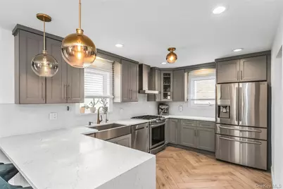 625 S 10th Street, New Hyde Park, NY 11040 - Photo 6