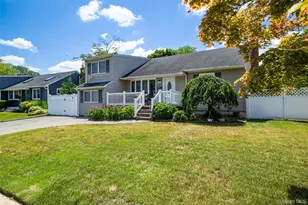 3902 Clove Ct, Seaford, NY 11783 - Photo 2