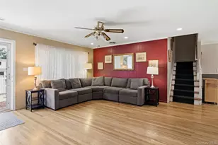 3902 Clove Ct, Seaford, NY 11783 - Photo 4