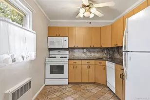 3902 Clove Ct, Seaford, NY 11783 - Photo 10