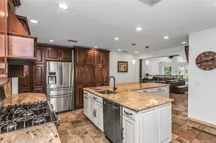 39 Kennedy Dr, Plainview, NY 11803 - Photo 4