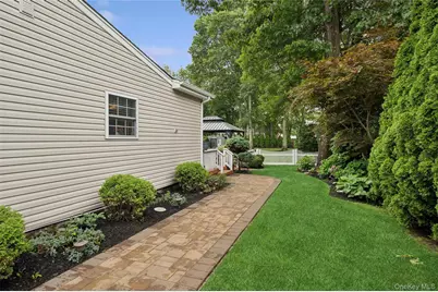 36 Champlin Street, Ronkonkoma, NY 11779 - Photo 28