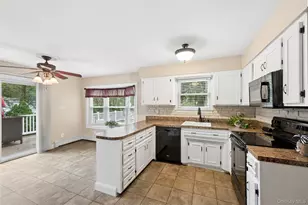 36 Champlin St, Ronkonkoma, NY 11779 - Photo 16