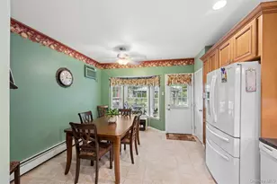36 Champlin St, Ronkonkoma, NY 11779 - Photo 4