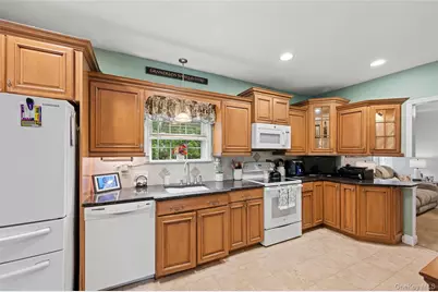 36 Champlin Street, Ronkonkoma, NY 11779 - Photo 2