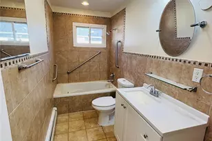 537 Lakeway Dr, West Babylon, NY 11704 - Photo 8