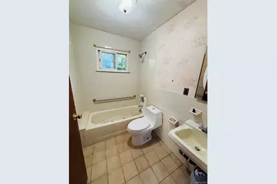 537 Lakeway Drive, West Babylon, NY 11704 - Photo 16