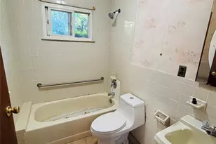 537 Lakeway Dr, West Babylon, NY 11704 - Photo 16