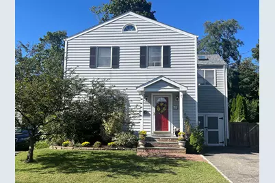 27 Rose Street, Islip, NY 11751 - Photo 1