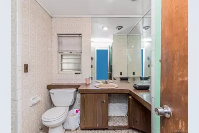 20 Saint Josephs Avenue, Yonkers, NY 10703 - Photo 18