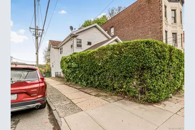 20 Saint Josephs Avenue, Yonkers, NY 10703 - Photo 2