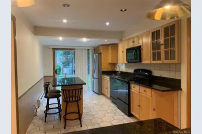 2 Stuart Drive, Syosset, NY 11791 - Photo 8