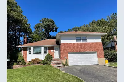 2 Stuart Drive, Syosset, NY 11791 - Photo 1