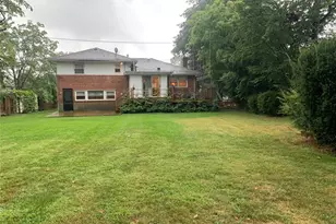 2 Stuart Dr, Syosset, NY 11791 - Photo 16