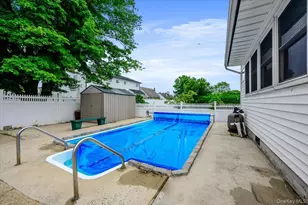 1815 Meadowbrook Rd, Merrick, NY 11566 - Photo 24