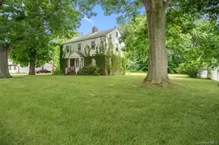 544 S Wellwood Ave, Lindenhurst, NY 11757 - Photo 2