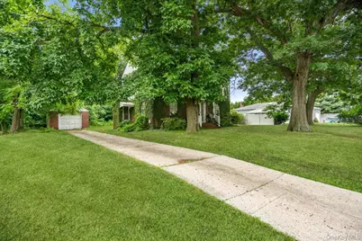 544 S Wellwood Avenue, Lindenhurst, NY 11757 - Photo 22