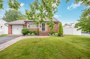 192 Sycamore Ave, Bethpage, NY 11714 - Photo 2