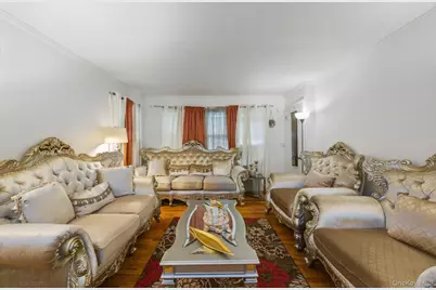 68 Shipherd Avenue, Lynbrook, NY 11563 - Photo 10