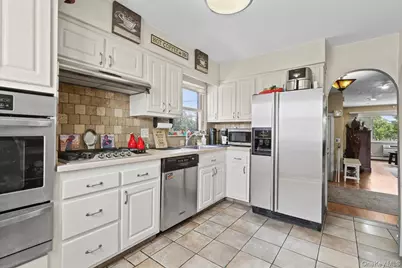 3132 Ampere Avenue, Bronx, NY 10465 - Photo 10