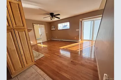 37 Spray Lane, Hicksville, NY 11801 - Photo 6