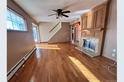 37 Spray Lane, Hicksville, NY 11801 - Photo 4