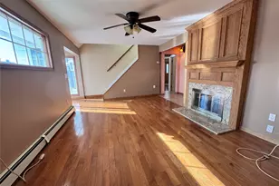 37 Spray Ln, Hicksville, NY 11801 - Photo 4