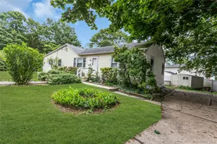 26 Woodland St, Ronkonkoma, NY 11779 - Photo 2