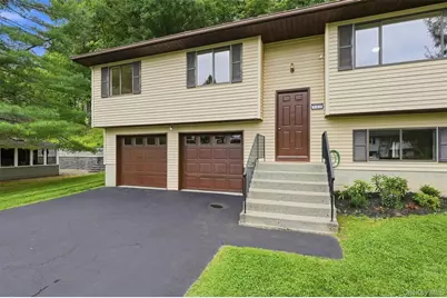 107 Sutton Park Road, Poughkeepsie, NY 12603 - Photo 4