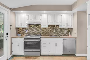 6 Mayflower Ln, East Setauket, NY 11733 - Photo 8