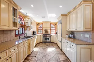 163-27 95th St, Howard Beach, NY 11414 - Photo 10