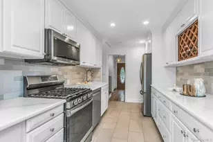 138 Brook St, Garden City, NY 11530 - Photo 10