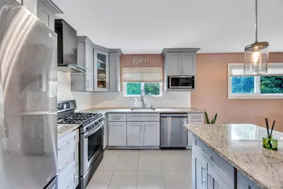 192 N 21st Street, Wheatley Heights, NY 11798 - Photo 16