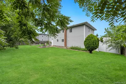 192 N 21st Street, Wheatley Heights, NY 11798 - Photo 38