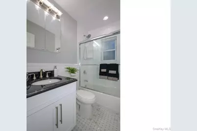 92 South Clinton Avenue #7F, Bay Shore, NY 11706 - Photo 8