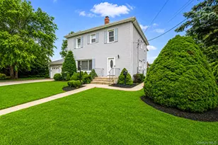 527 Milligan Ln, West Islip, NY 11795 - Photo 2