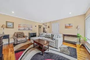527 Milligan Ln, West Islip, NY 11795 - Photo 8