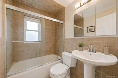 527 Milligan Lane, West Islip, NY 11795 - Photo 14