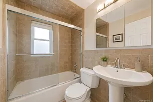 527 Milligan Ln, West Islip, NY 11795 - Photo 14