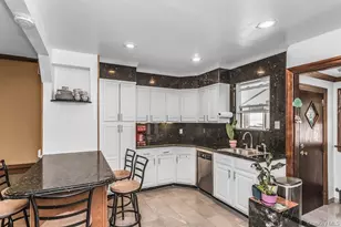 78-22 79th Pl, Glendale, NY 11385 - Photo 6