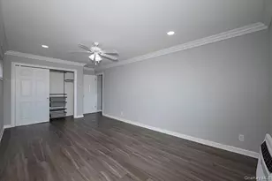 21 Brentwood Rd, Bay Shore, NY 11706 - Photo 10